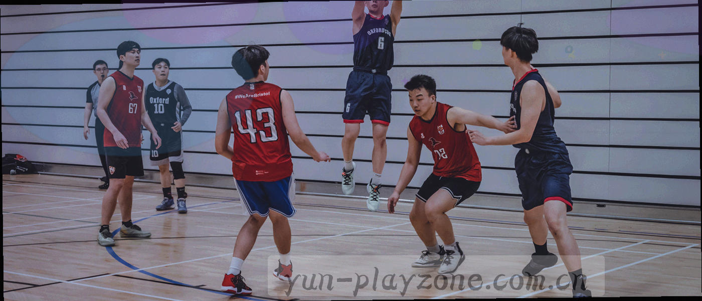 深青底色上由赛程线条与数据网格组成的抽象纹理